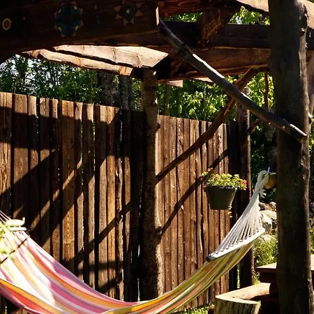 Uneallika Puhkemaja-kuelalistemaja * Pae