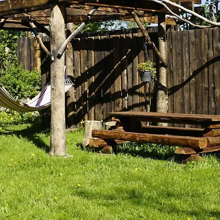 Uneallika Puhkemaja-kuelalistemaja 別荘 *