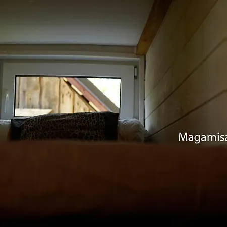 Uneallika Puhkemaja-kuelalistemaja 別荘