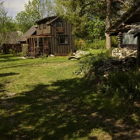 Uneallika Puhkemaja-kuelalistemaja 別荘 *